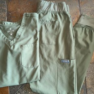 Med Couture Insight Scrub Set Olive Green XS S Tuck in top Jogger Bottoms